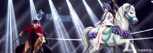 薛之谦与洛天依唱《达拉崩吧》,台下观众笑出