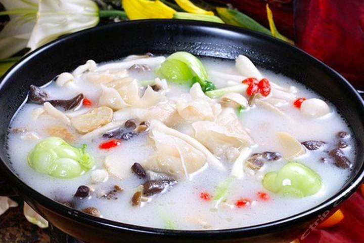 营养开胃家常菜三鲜菌菇汤