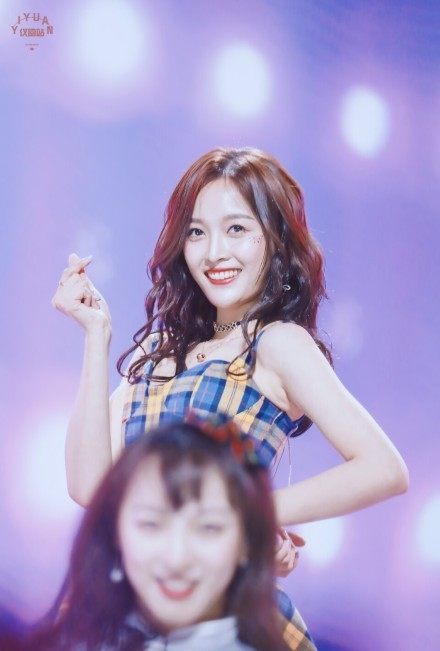 看完101四大富婆,才发现杨超越不是麻烦少女,