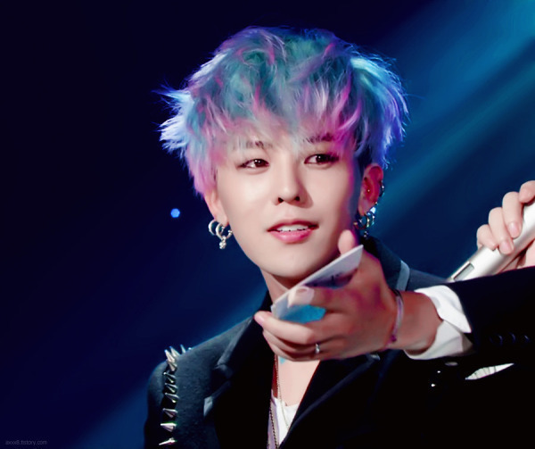 <em>权志龙</em>蓝粉色<em>头发</em>是在哪个活动_360问答