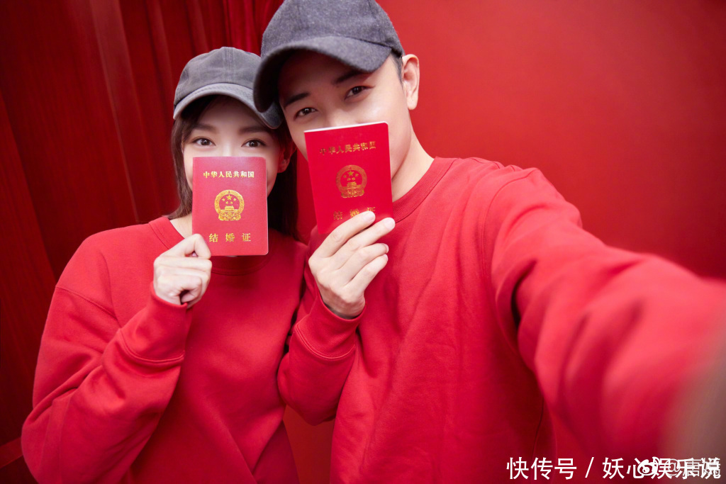 2018明星结婚证合照,颖宝小鸟依人唐嫣羞涩,最