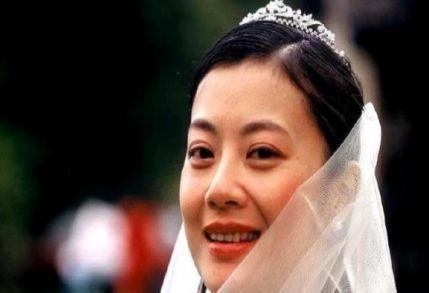 曾是央视学历最高主持人,嫁外国人后改国籍,今