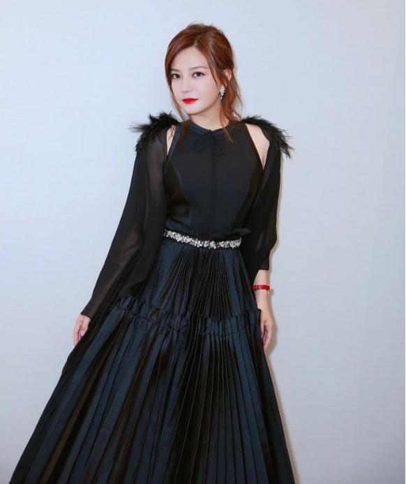 赵薇,无法评价的一位奇女子!只能说娱乐圈水太