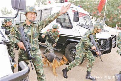 80年代洛阳黄河大桥上警匪战,几十名武警只为抓住一个他