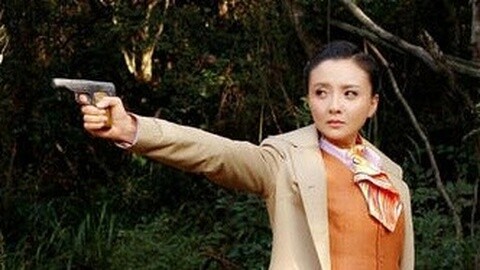 《红色护卫》孙茜走出古装剧 英姿飒爽拍枪战戏