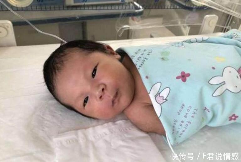 生儿子后婆婆送我条金项链，我随手扔地上，老公不怪我还夸我机智