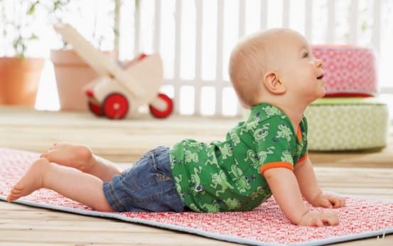 1岁宝宝坐这种车会影响腿部发育,没有大长腿怎