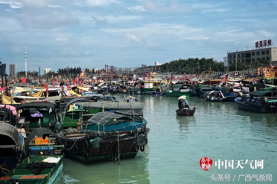 北海休渔期渔港静谧如画卷