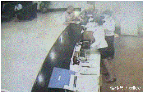 男子将妻子与情人开房记录制成照片,贴满小区
