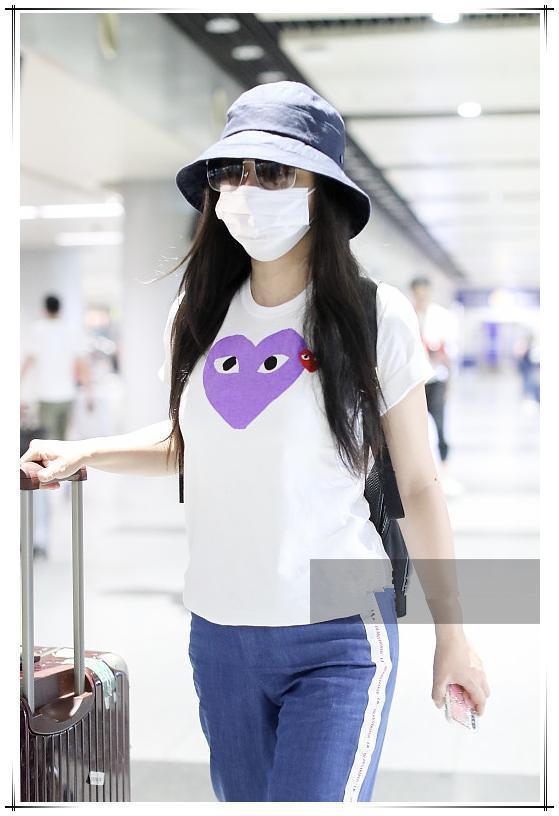 没有柳岩的胸围真别穿大T恤,像张韶涵这样穿成