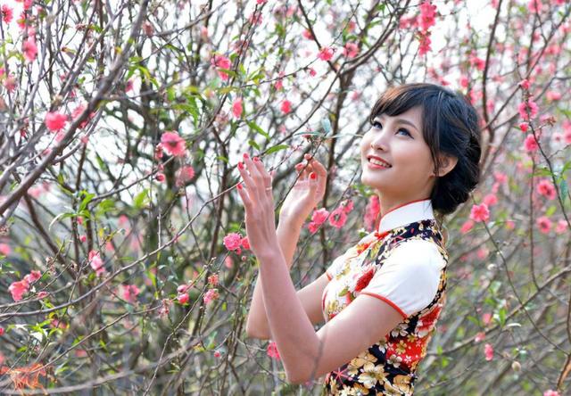 算命大师:教你如何女命看桃花,女生必看!