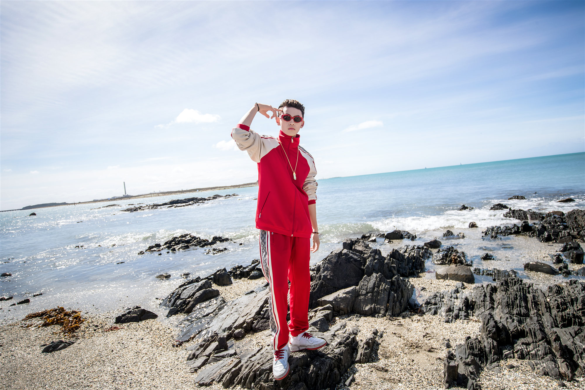 小鬼王琳凯《青春的花路》高空蹦极rap神演唱