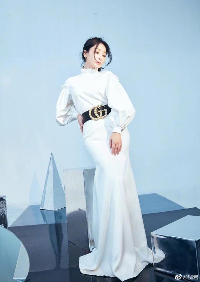 柳岩彰显完美身材重回颜值巅峰演绎什么是性感