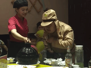 爆笑gif动图:小爱爱怎么又哭了!真是水做的女人呀