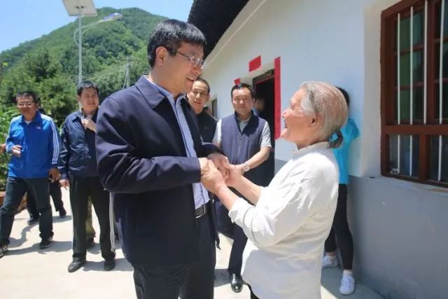 五星级\"店小二\"出动!这个周末钟书记又去哪儿啦?