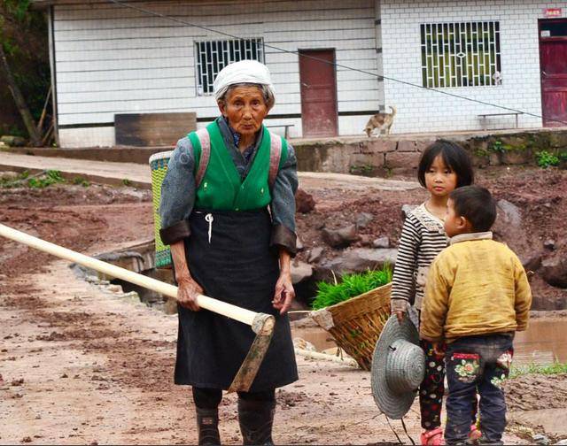 农村俗语\"家有二老,如有二宝\" 过年了好好陪陪父母