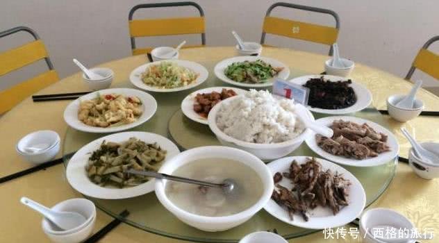 为什么跟团旅游,导游跟游客关系很好,却还是不