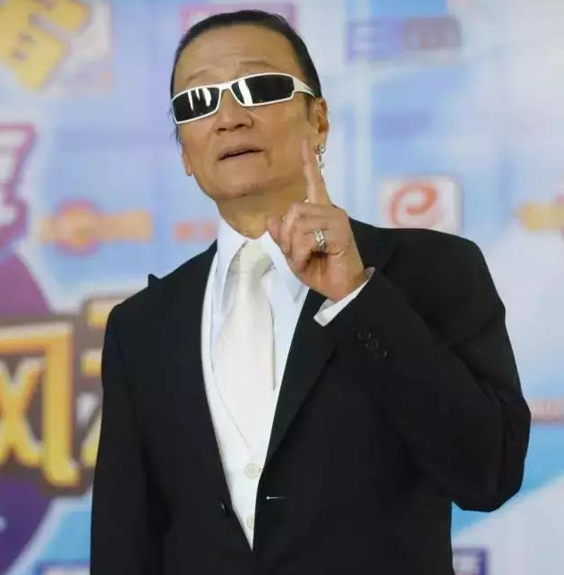 81岁谢贤再曝金句,8字表态惹鲁豫大笑,网友:这