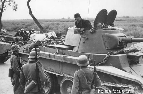 二战时,苏联人入侵波兰是否使用T-34坦克?_36