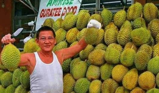 中国人到泰国旅游，买了5个榴莲10个芒果，结账时愣住了！