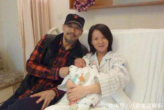 45岁谢兰和51岁江珊,一个做了高龄产妇,一个独自抚养女儿已经19年了