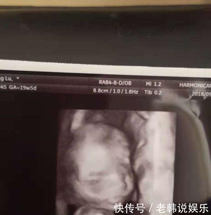 凌潇潇新戏杀青, 晒唐一菲和儿子照片庆祝得二