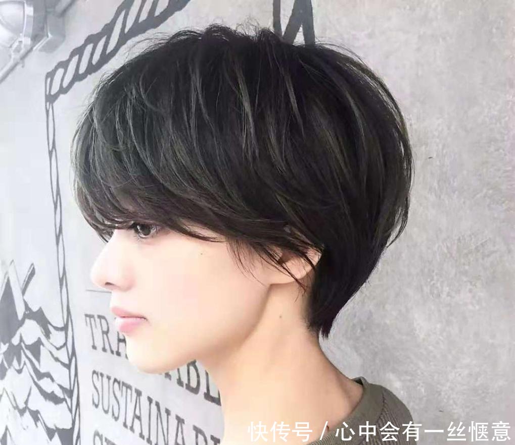 女生头发多还很炸, 剪什么短发发型可以柔顺自