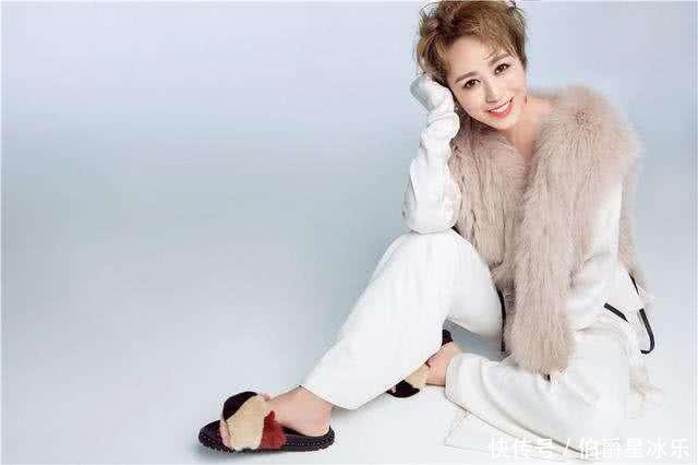 马丽婚纱照惊喜曝光,化身小女人和小11岁老公亲密相依