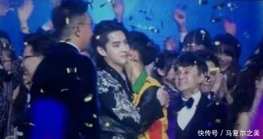 吴亦凡黄子韬罕见同框冰释前嫌,昔日的恶交用