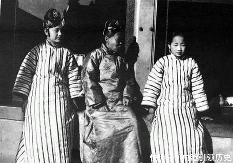 直击的晚清后宫嫔妃和宫女老照片,清宫剧里美