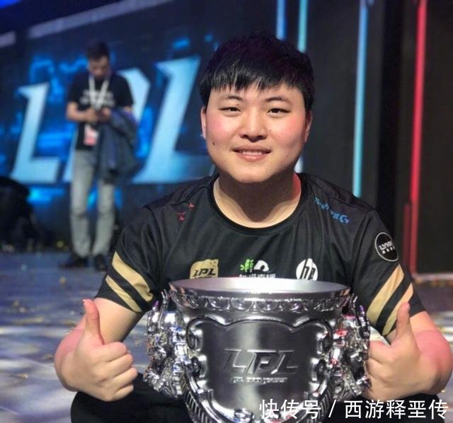 Uzi微博为自己加油, 粉丝神评 多吃点你看你都