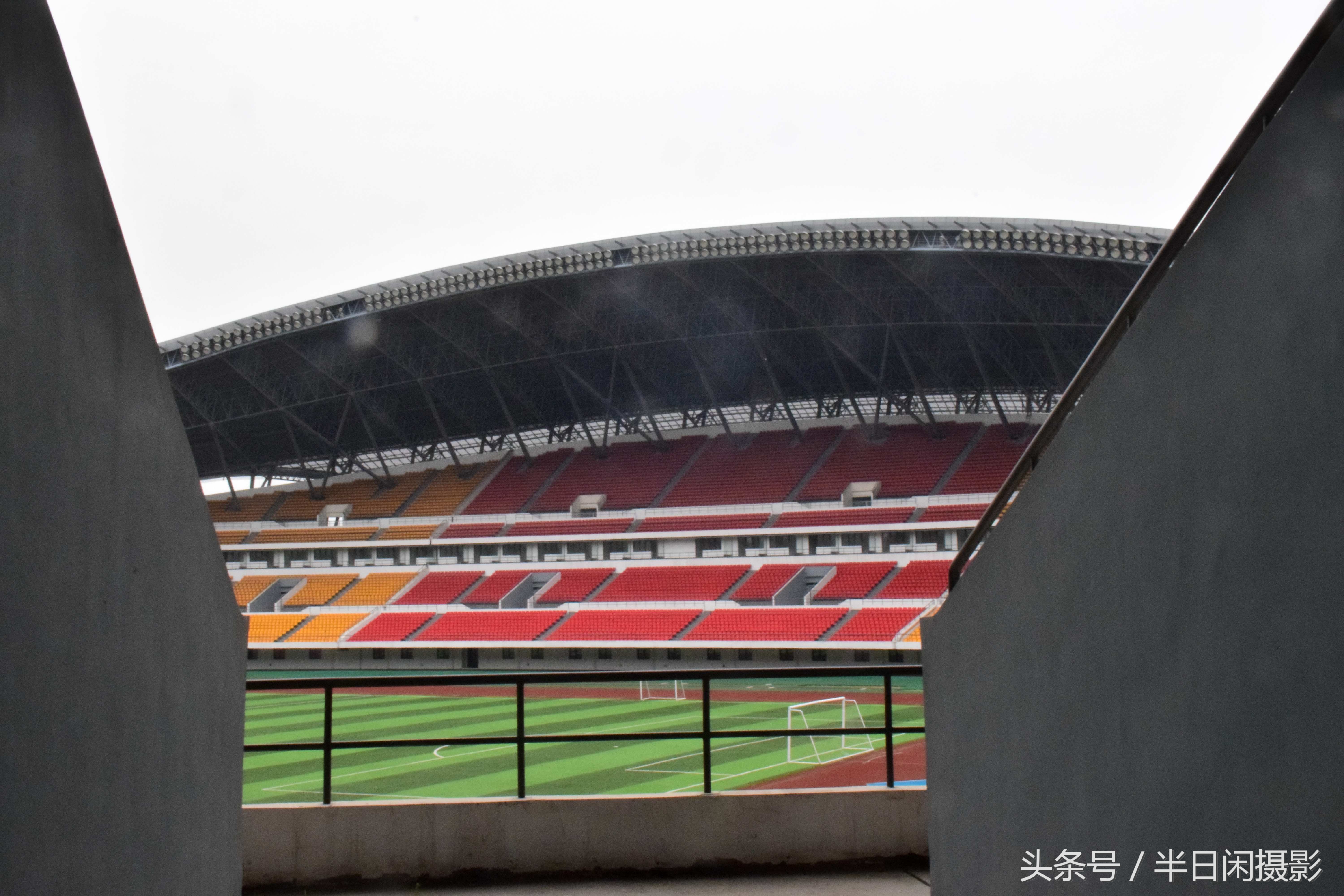 国家体育场运用了什么的原理_体育场跑道是什么形状(3)