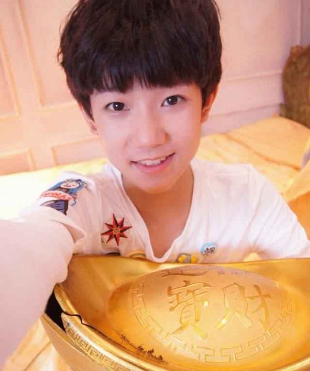 王源十八岁成年礼 愿你拥有童年般的笑容