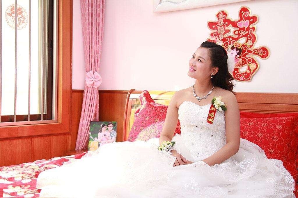 结婚当天老公出车祸 妻子拿着彩礼钱去救命 却