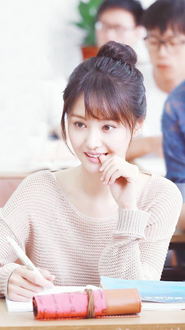 郑爽谈及青春,狠扇了自己两个嘴巴说恨自己没