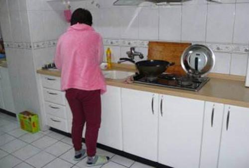 女子不知自己怀孕,腹痛难忍送医后不幸流产,婆