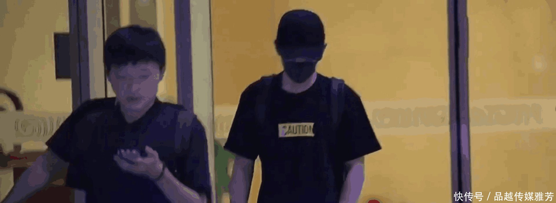 朱一龙私照揭秘, 杯口是谁的口红印 身旁的女生