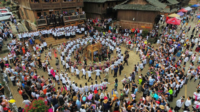 "喊天节"又称"祭天节"或"求雨节",是当地传统节日,每年农历六月