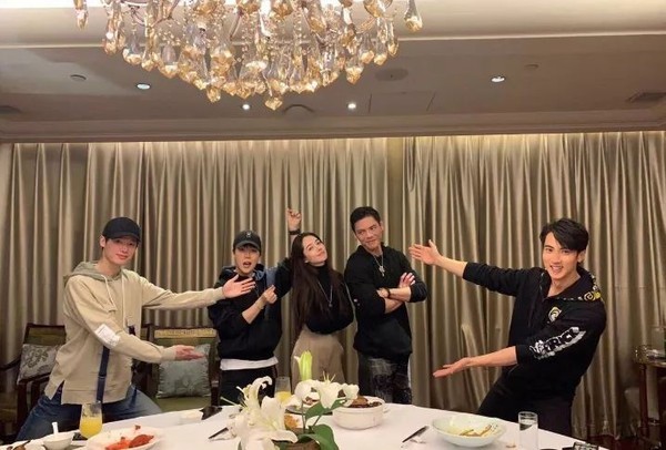 亲子综艺变相亲节目,向太竟然成了向佐郭碧婷爱情路上的红娘?