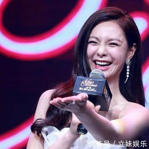 杜海涛亲吻沈梦辰,以为大家都看不到吗距离阻