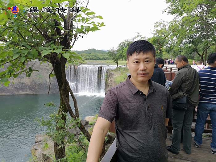 著名诗人柳晓峰