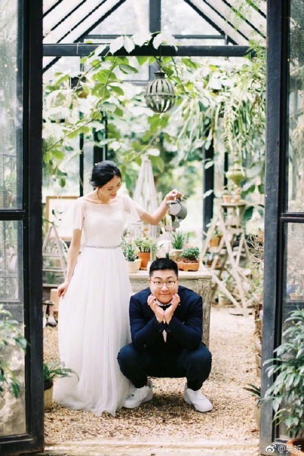吴昕弟弟婚纱照曝光，被指撞脸杜海涛！难道这才是吴昕拒绝他的真正原因？