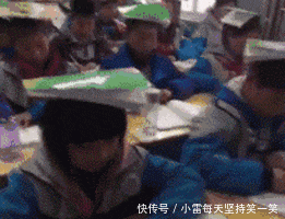 这位监考老师真是有才,竟然发明了这样一个新招,这下看谁还敢抄