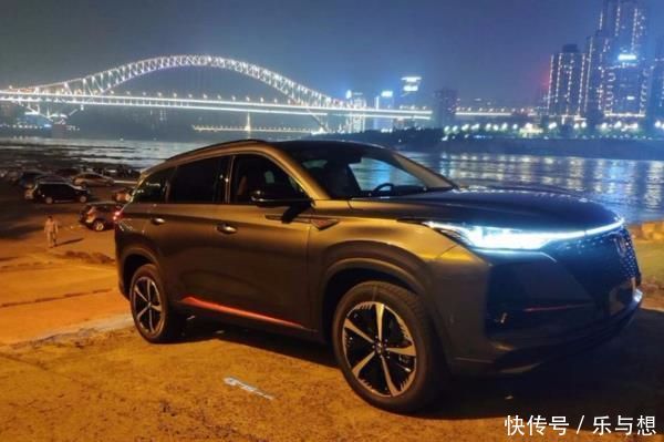 全新长安CS75 PLUS夜晚灯光秀,贯穿式前大灯帅气! 新博狗官网