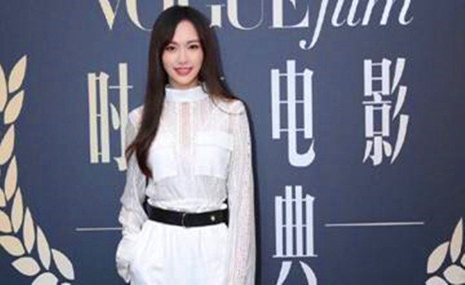 时装电影盛典开幕,杨幂艳若桃花,唐嫣一袭白裙