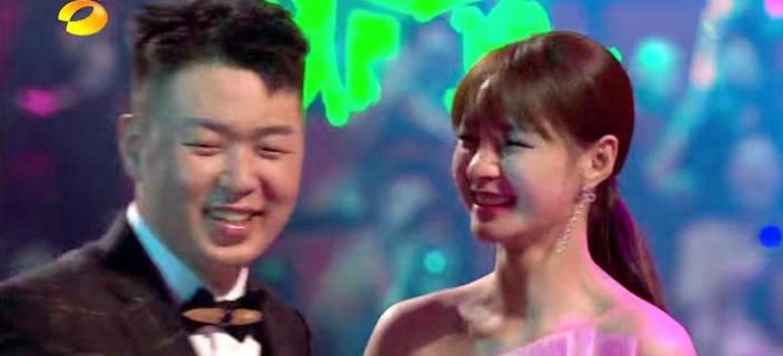 跨年晚会上杜海涛高调亲吻沈梦辰,看到画面后