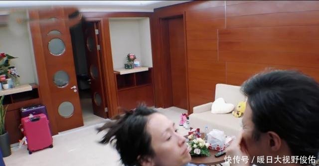 素颜下汪峰章子怡回归该有的年龄 汪峰眼睛成