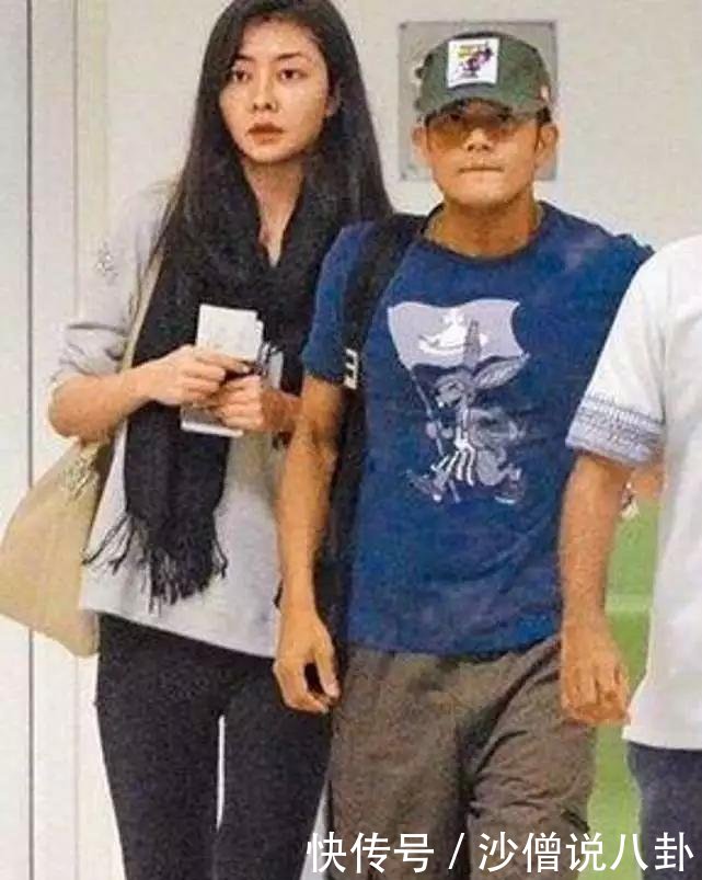 熊黛林小腹微隆与老公甜蜜逛街,郭可颂寸步不离陪她购物很恩爱 dafa888客户端APP下载