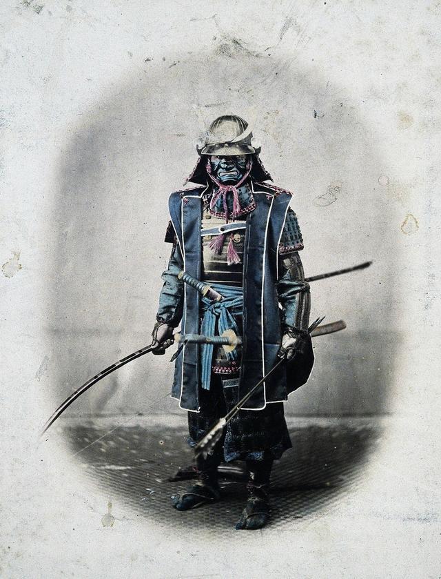日本武士老照片:手拿倭刀,身材矮小,长相凶恶,很