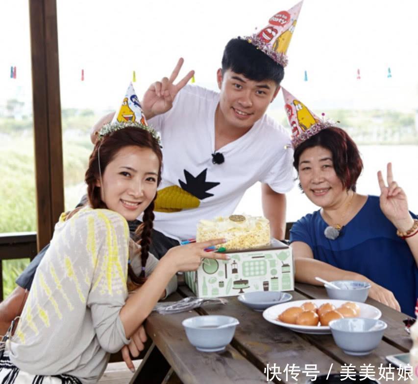 邓超妈妈一脸富态, 李晨妈妈气质高贵, 但都比不